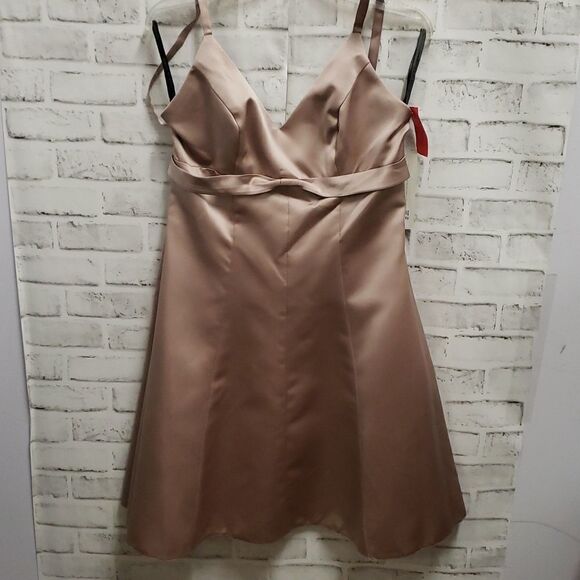 Gather n gown dress - Picture 1 of 3